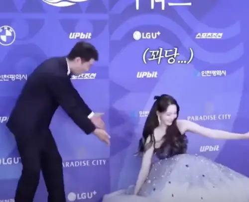 ▲潤娥跌倒跌得太漂亮，大家都沒有意識到她跌倒了。（圖／翻攝自YouTube）