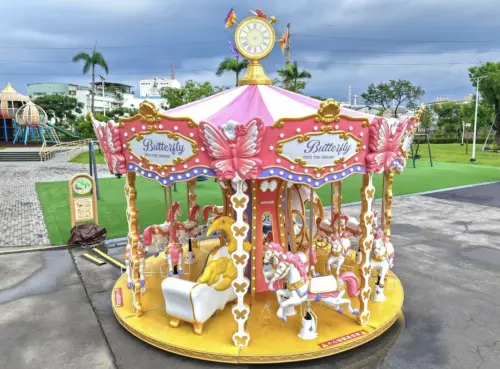 ▲「2025屏東夏日狂歡祭」於今（19）日登場，現場將有機械遊具與氣墊樂園。（圖／翻攝屏東夏日狂歡祭官網）