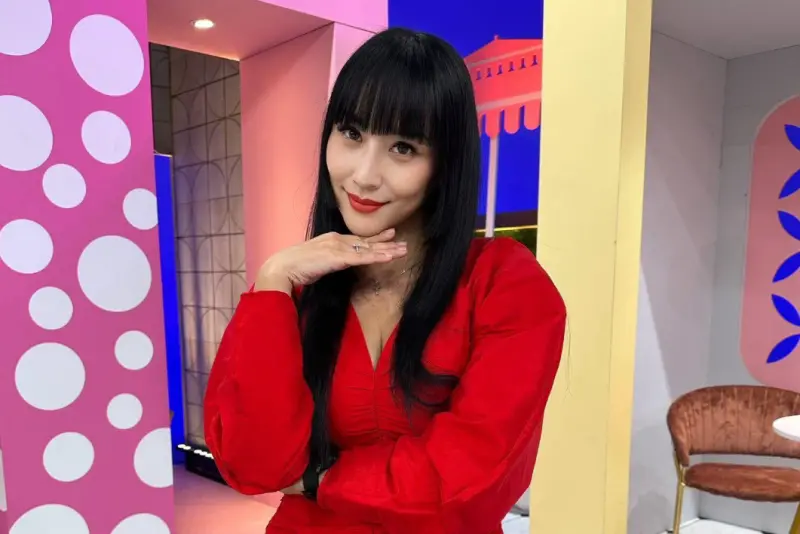 ▲安歆澐（如圖）在節目上爆料一名清純系的女歌手私下縱慾過度染上性病「菜花」，不停磨蹭牆壁止癢，女歌手身分線索曝光，沈玉琳說她的代表作超紅，一堆人翻唱過。（圖／安歆澐臉書）