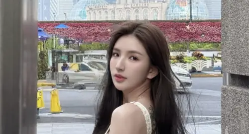 ▲樂天啦啦隊Dora捲入富商小三風波，遭正宮控告後以千萬和解，重創應援生涯，目前傳出啦啦隊合約到年底到期，後續不再續約。（圖／Dora IG @dodo.ra_h）