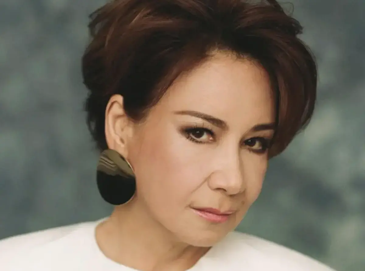 ▲藝人甄妮搭國航返港行李竟遭竊，名牌衣物全消失！她痛批航空公司貼紅色「Priority」（優先）標籤根本幫小偷開路。（圖／翻攝自甄妮臉書）