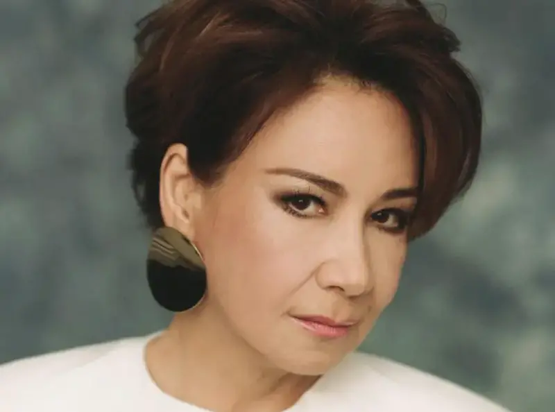 ▲藝人甄妮搭國航返港行李竟遭竊，名牌衣物全消失！她痛批航空公司貼紅色「Priority」（優先）標籤根本幫小偷開路。（圖／翻攝自甄妮臉書）