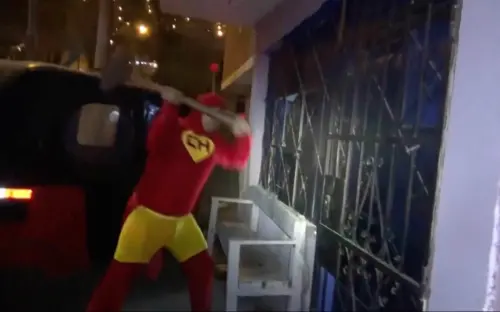 影／秘魯警察扮成卡通人物！成功滲透毒販　重鎚打擊毒品犯罪
