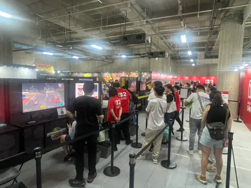 直到下午三點多活動都已開始,還有很多球迷擠在任天堂區排隊要玩《瑪利歐賽車世界》與《咚奇剛 蕉力全開》。(圖/記者林子翔攝) ▲直到下午三點多活動都已開始,還有很多球迷擠在任天堂區排隊要玩《瑪利歐賽車世界》與《咚奇剛 蕉力全開》。(圖/記者林子翔攝)