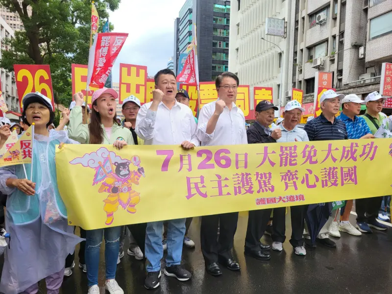▲民進黨秘書長林右昌下午領軍參與護國大遶境台北市最終場。（圖／記者陳佩君攝，2025.07.19）