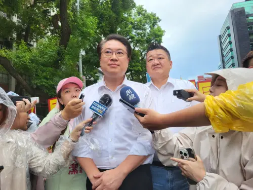 ▲林右昌接受媒體訪問。（圖／記者陳佩君攝，2025.07.19）