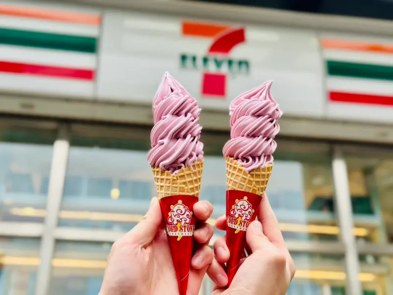 ▲7-11國際冰淇淋霜淇淋第二件10元，其中酷聖霜推出的「野莓馬卡龍」新口味也特價。（圖／7-11提供）