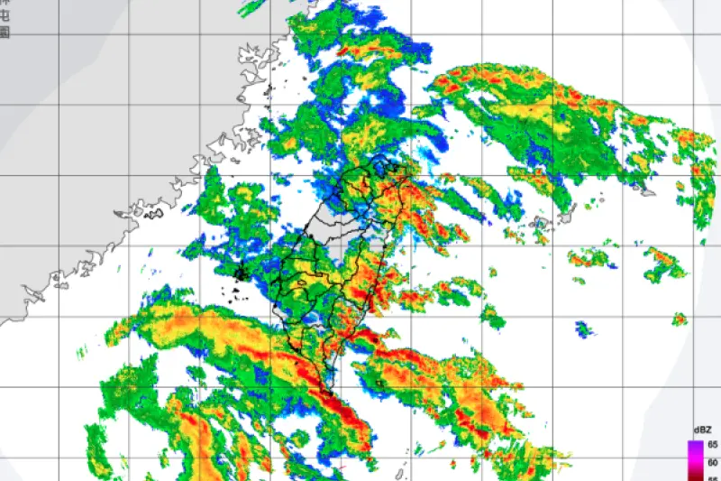 ▲薇帕颱風外圍環流挾帶大量水氣，仍在影響台灣，中央氣象署陸續發布了豪雨特報及大雷雨警戒訊息。（圖／中央氣象署）