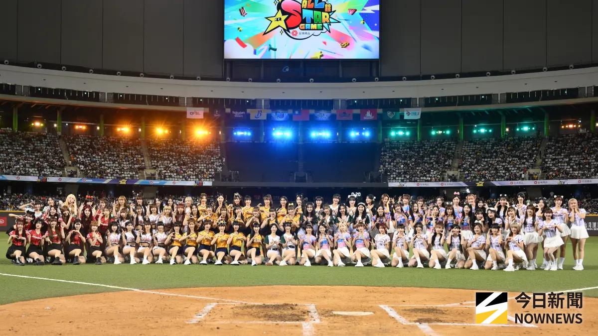 影／大場面！「60位啦啦隊女孩」明星賽熱舞 李多慧、林襄都上了