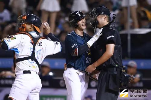 ▲Julia的應援聲未能助攻陳晨威，最終遭到三振。（圖／記者葉政勳攝,2025.07.19）