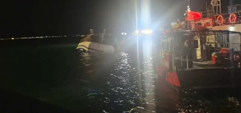 ▲越南廣寧省知名旅遊景點下龍灣,今(19)日發生一起旅遊船翻覆意外,截至19日晚間9點半,已有34具遺體被尋獲。(圖/翻攝自臉書)
