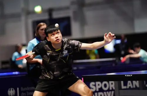 中華男團4強戰面對日本,決定改變布陣,由馮翊新率先上場面對横谷晟,結果馮翊新4局解決對手,為中華男團先馳得點。(圖/大專體總提供) ▲中華男團4強戰面對日本,決定改變布陣,由馮翊新率先上場面對横谷晟,結果馮翊新4局解決對手,為中華男團先馳得點。(圖/大專體總提供)