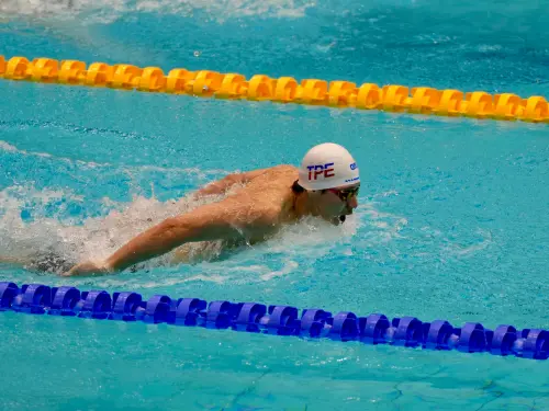 世大運／「台灣蝶王」王冠閎100蝶晉級準決賽　400混合接力拚決賽
