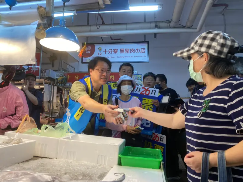 ▲國民黨喊「再愛我一次」反罷，林右昌說恐怖愛人不值得再次一次。（圖／記者陳威叡攝，2025.07.20）