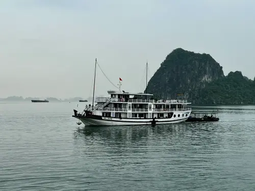 ▲越南下龍灣景色,非當事船隻。(圖/記者張勵德攝) ▲越南下龍灣景色,非當事船隻。(圖/記者張勵德攝)