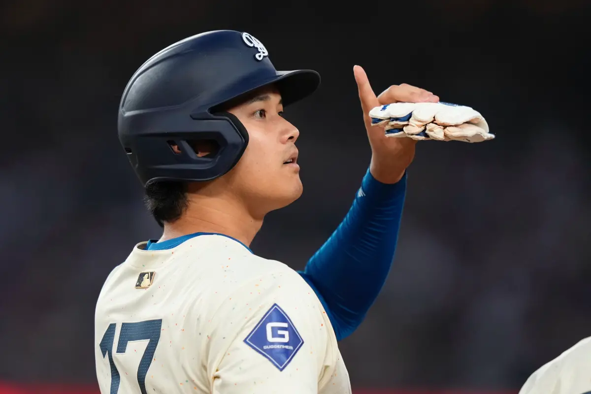 影／大谷翔平反方向也轟這麼遠？5萬道奇球迷起立 轉播員曝球種