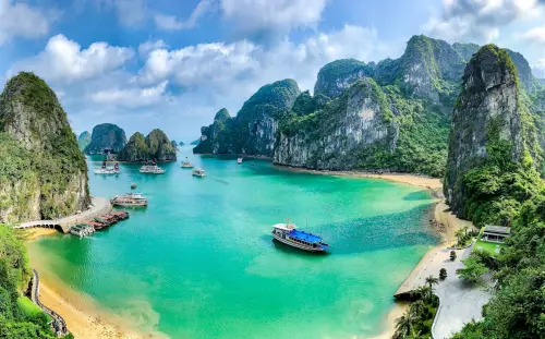 越南下龍灣在哪裡？熱門景點、超強玩法整理　此生必搭郵輪是它們
