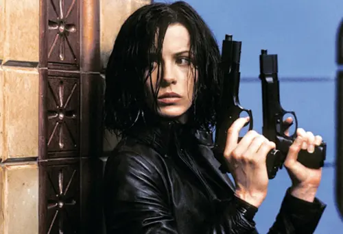 ▲凱特貝琴薩在《決戰異世界》系列中的女吸血鬼戰士角色，頗受到觀眾歡迎。（圖／摘自IMDb）