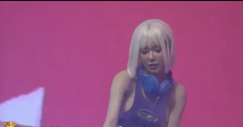 金萬兩台中盛大開幕 百位流量網紅齊聚引爆娛樂遊戲大戰 ▲韓國國際人氣電音女王 DJ Soda 帶來震撼電音派對,(圖/業者提供)