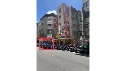 ▲郭凡爆王鴻薇偷掛看板 遭屋主抗議後拆除（圖／郭凡提供）