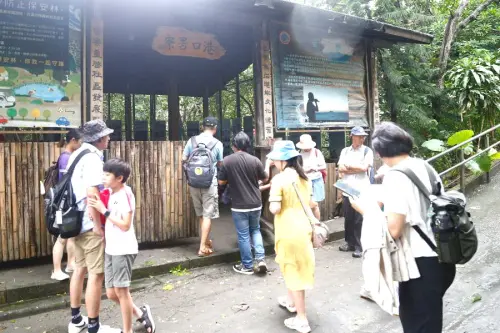 ▲國家海洋研究院舉辦港口社區牽罟走村海洋文化走讀體驗活動,導覽人員引導學員走讀港口社區。(圖/國家海洋研究院提供) ▲國家海洋研究院舉辦港口社區牽罟走村海洋文化走讀體驗活動,導覽人員引導學員走讀港口社區。(圖/國家海洋研究院提供)