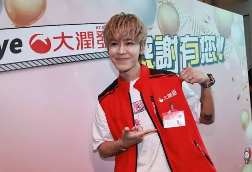 ▲「鼓鼓」呂思緯現身內湖大潤發，重現當年支援收銀的回憶殺畫面。（圖／記者吳翊緁攝）