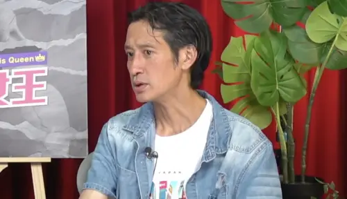 ▲女友表示曾試圖想帶唐治平（如圖）去就醫，然而他本人並沒有病識感，且只要談到相關話題就會生氣。（圖／哏傳媒YouTube）