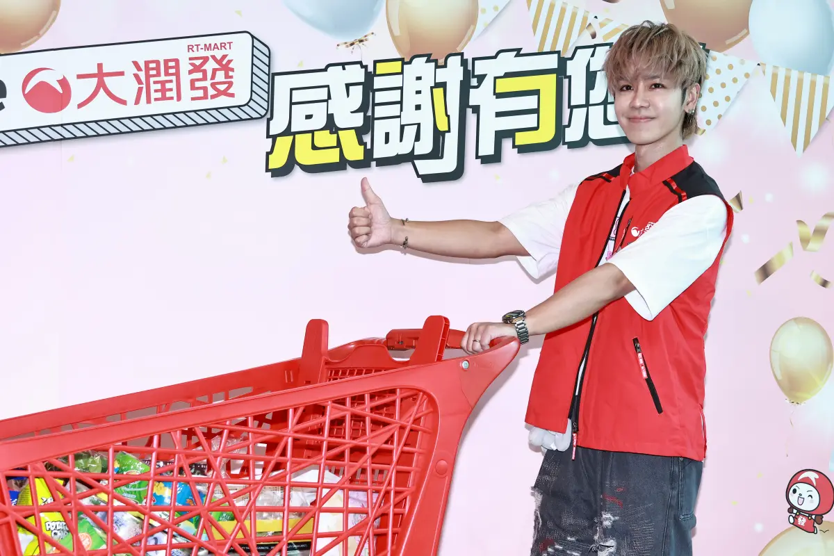 ▲全台大潤發招牌將走入歷史，在8月1日前會全數更換為「大全聯」，內湖店今（20）日特地由鼓鼓現身支援收銀。（圖／記者吳翊緁攝）