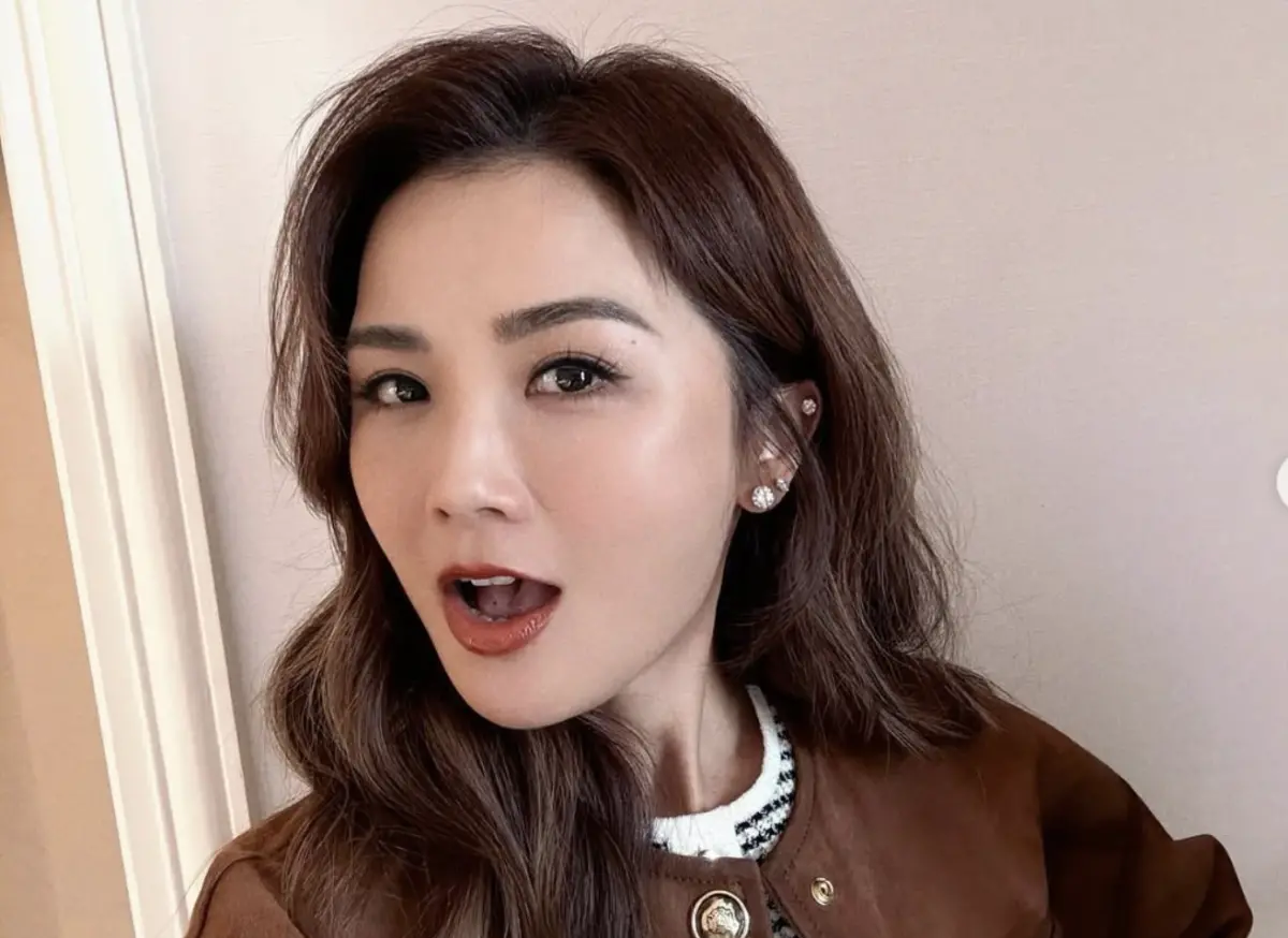 ▲薇帕颱風襲港，香港掛出10號風球，家裡曾經嚴重漏水的蔡卓妍（如圖），趕快在昨天就先做好防颱準備。而男團出身的徐天佑，則凌晨還坐在Uber車子內，幸好平安返家，也感謝司機冒著大風雨仍把他安全送回家。（圖／摘自IG）