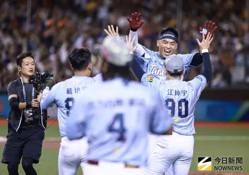 中職明星賽／朱育賢敲PK再見轟！搭檔江坤宇替中華隊守下「30萬」
