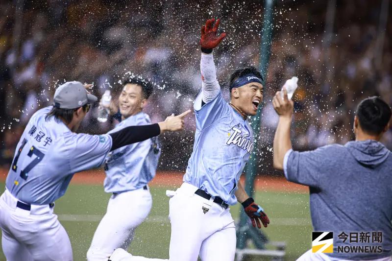 ▲上周的中職明星賽吸引了8萬名球迷進場，締造歷史新高。但隨著人氣暴漲而來的，卻是再次開啟一場關於「本質」與「娛樂」辯論。（圖／記者葉政勳攝 ,2025.07.20）