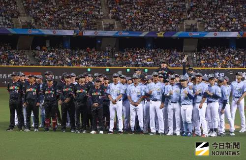 ▲中華職棒36年明星賽，為其兩天的明星賽順利畫下完美句點，圖為兩隊賽前大合照。（圖／記者葉政勳攝 ,2025.07.20）