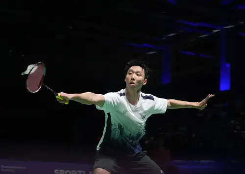 第3點男單由蘇力揚登場對決中國選手王子峻。儘管首局以13:15失利,但蘇力揚展現韌性,在第2局以16:14扳回一城,並於決勝局以15:12拿下關鍵一點。(圖/大專體總提供) ▲第3點男單由蘇力揚登場對決中國選手王子峻。儘管首局以13:15失利,但蘇力揚展現韌性,在第2局以16:14扳回一城,並於決勝局以15:12拿下關鍵一點。(圖/大專體總提供)