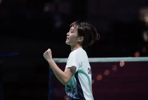 王珮伃在首局表現積極,以15:12搶下領先。不過從第2局開始體能下滑,加上對手進攻火力提升,最終以12:15、7:15遭逆轉。(圖/大專體總提供) ▲王珮伃在首局表現積極,以15:12搶下領先。不過從第2局開始體能下滑,加上對手進攻火力提升,最終以12:15、7:15遭逆轉。(圖/大專體總提供)