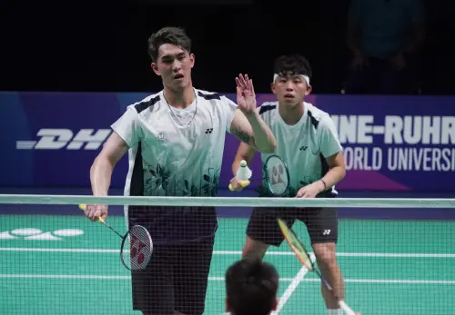 金牌戰首點男雙由本屆賽事保持不敗的陳子睿與林煜傑搭檔上陣,對戰中國組合崔赫宸、彭建欽。兩人開局狀況不穩,出現多次主動失誤,首局以13:15落敗,第2局依然無法突破對手防線。(圖/大專體總提供) ▲金牌戰首點男雙由本屆賽事保持不敗的陳子睿與林煜傑搭檔上陣,對戰中國組合崔赫宸、彭建欽。兩人開局狀況不穩,出現多次主動失誤,首局以13:15落敗,第2局依然無法突破對手防線。(圖/大專體總提供)