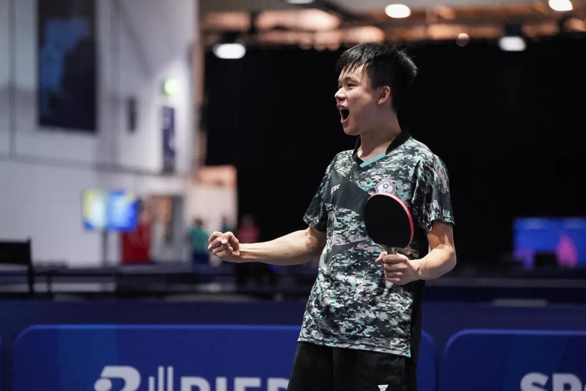 ▲談起賽後感受，馮翊新直言：「真的有點不敢相信，打完頭皮都發麻了，超乎我自己的想像。」他也特別感謝場邊隊友們的支持，「那時候真的很緊張，隊友們的吶喊給了我很多自信，讓我敢於出手，撐過每一個關鍵分。」（圖／大專體總提供）