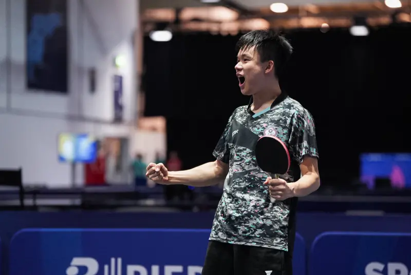 ▲談起賽後感受，馮翊新直言：「真的有點不敢相信，打完頭皮都發麻了，超乎我自己的想像。」他也特別感謝場邊隊友們的支持，「那時候真的很緊張，隊友們的吶喊給了我很多自信，讓我敢於出手，撐過每一個關鍵分。」（圖／大專體總提供）