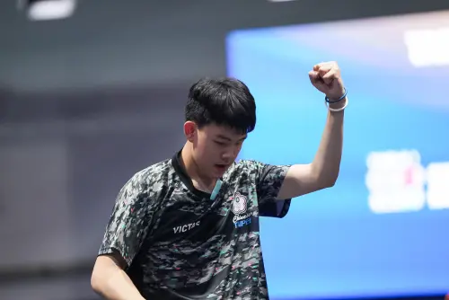 ▲「柚子同學」高承睿今（8）日在WTT橫濱冠軍賽男單首輪面對世界排名第6的斯洛維尼亞好手約基奇（Darko JORGIC），最終用30分鐘以11：9、8：11、11：7、11：8力退對手，順利收下勝利。（圖／大專體總提供）