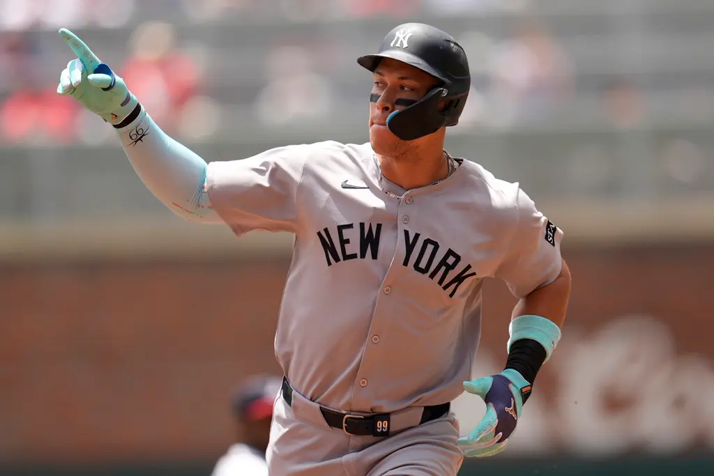 ▲洋基的MVP明星外野手「法官」賈吉（Aaron Judge）日前因右手肘屈肌拉傷進入10天傷兵名單，引起球迷擔心是否影響剩餘賽季的出賽，不過今（2）日傳出好消息，賈吉的復原狀況良好，預計將在下禮拜二或禮拜三對戰紐約大都會的賽事就能復出。（圖／美聯社／達志影像）