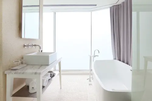 喜瑞飯店「男女落地窗前激戰」！活春宮被拍下　業者動手大改版了
