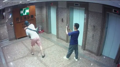 影／小草衝辦公室丟雞蛋！民進黨公布監視器畫面
