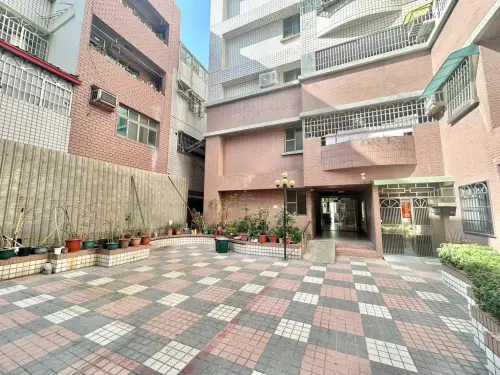 ▲（圖／翻攝自臉書社團我是凶宅！！買賣/法拍/投資/撿便宜/屋主自租自售/仲介/資訊新聞/全台/禁廣告只有凶宅可進。）