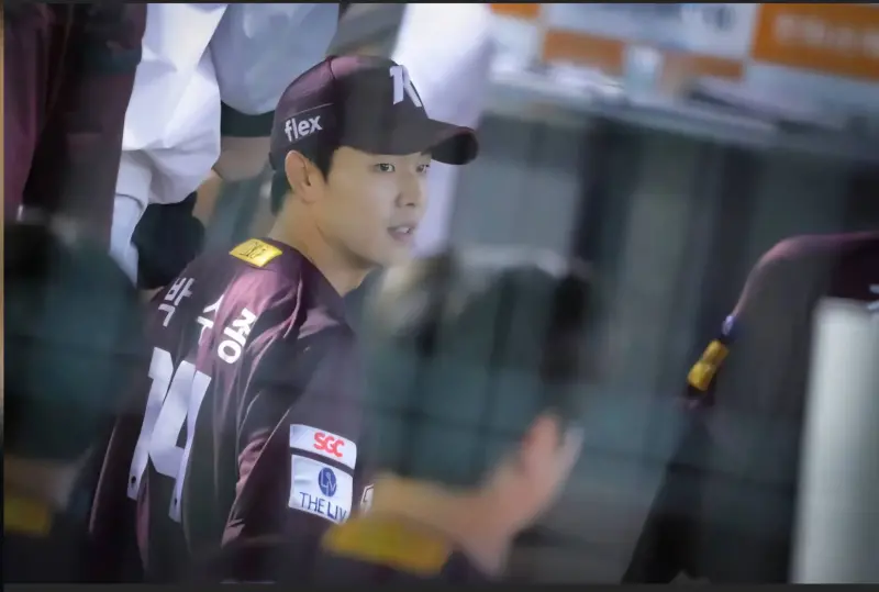 ▲韓國職棒培證英雄（Kiwoom Heroes）的年輕外野手朴秀宗，1999年2月25日出生於首爾。自小接觸棒球的朴秀宗，從都信小學到慶星大學，不只展現穩定的守備判斷，也培養了良好的比賽態度。雖然身材中等，但他在外野的守備判斷能力出色，顯示出極佳運動能力。（圖／翻攝自朴秀宗Instagram）