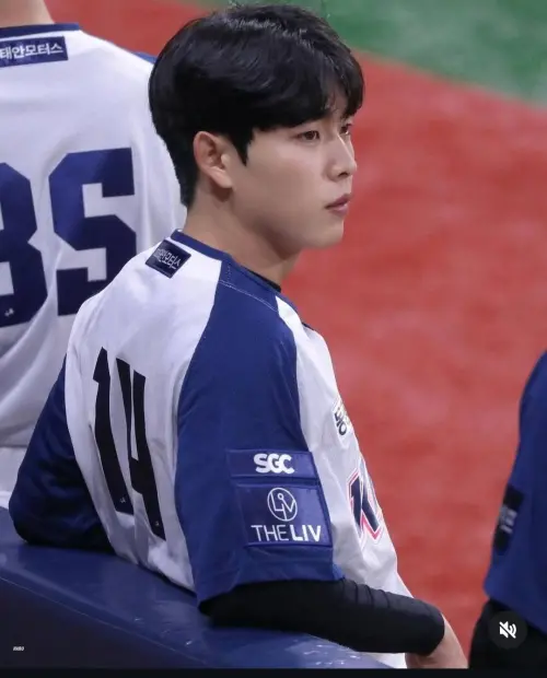 守備方面,朴秀宗是培證英雄外野群中值得信賴的一環。他在外野線上的洞察力、追球速度,讓教練團對他未來成為戰力核心有所期待。(圖/翻攝自朴秀宗Instagram) ▲守備方面,朴秀宗是培證英雄外野群中值得信賴的一環。他在外野線上的洞察力、追球速度,讓教練團對他未來成為戰力核心有所期待。(圖/翻攝自朴秀宗Instagram)