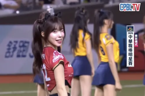 ▲李多慧在中職明星賽上的回眸眨眼，被網友譽為「最頂鏡頭」，大家都佩服她居然精準抓住鏡頭的位置。（圖／摘自CPBL YouTube）