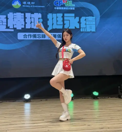 ▲李多慧的超人氣被環境部倚重，希望能號召更多球迷在看球之餘注重環保。（圖／記者蘇詠智攝）