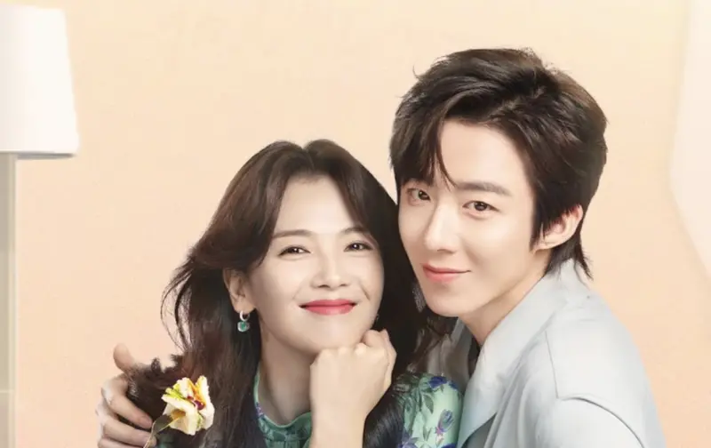 ▲劉宇寧（右）和劉濤（左）在《做自己的光》中談格差戀，劉濤希望劉宇寧的擁抱猛烈一點，結果卻忘記自己落枕，發出哀嚎聲。（圖／八大提供）