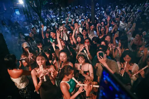 ▲「英語金曲復興運動」涵蓋多元主題，包括「英文補習班」、「千禧嘻哈之夜」、「婚友社」等主題策劃。（圖／五樓製作提供）