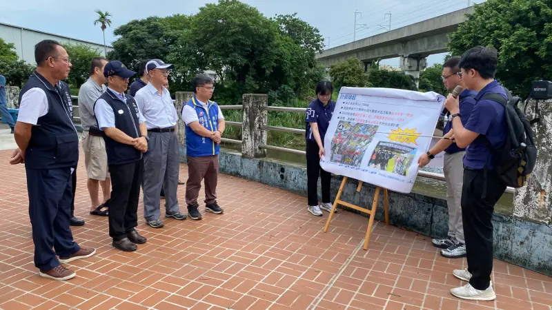 ▲大雅區烏橋與農路橋梁底高及長度不符河川規範，影響筏子溪整治，市府建設局召開地方說明會(圖／柳榮俊攝2025.7.21)