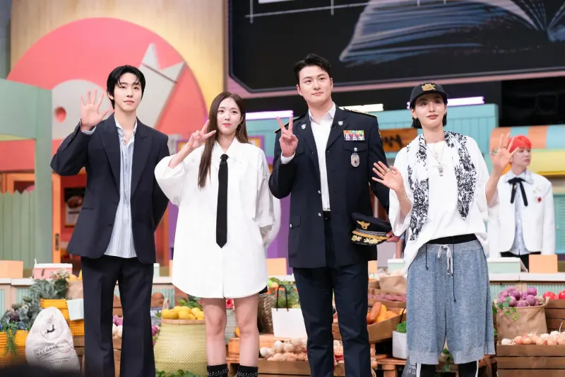 ▲《全知讀者視角》主演安孝燮（左起）、蔡秀彬、申承浩、NANA作客綜藝《驚人的星期六》，好演技驚豔主持群。（圖／TVN提供）
